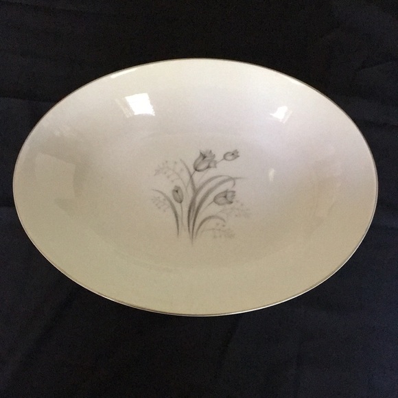 Royal Elegance Serving Bowl - Picture 1 of 4